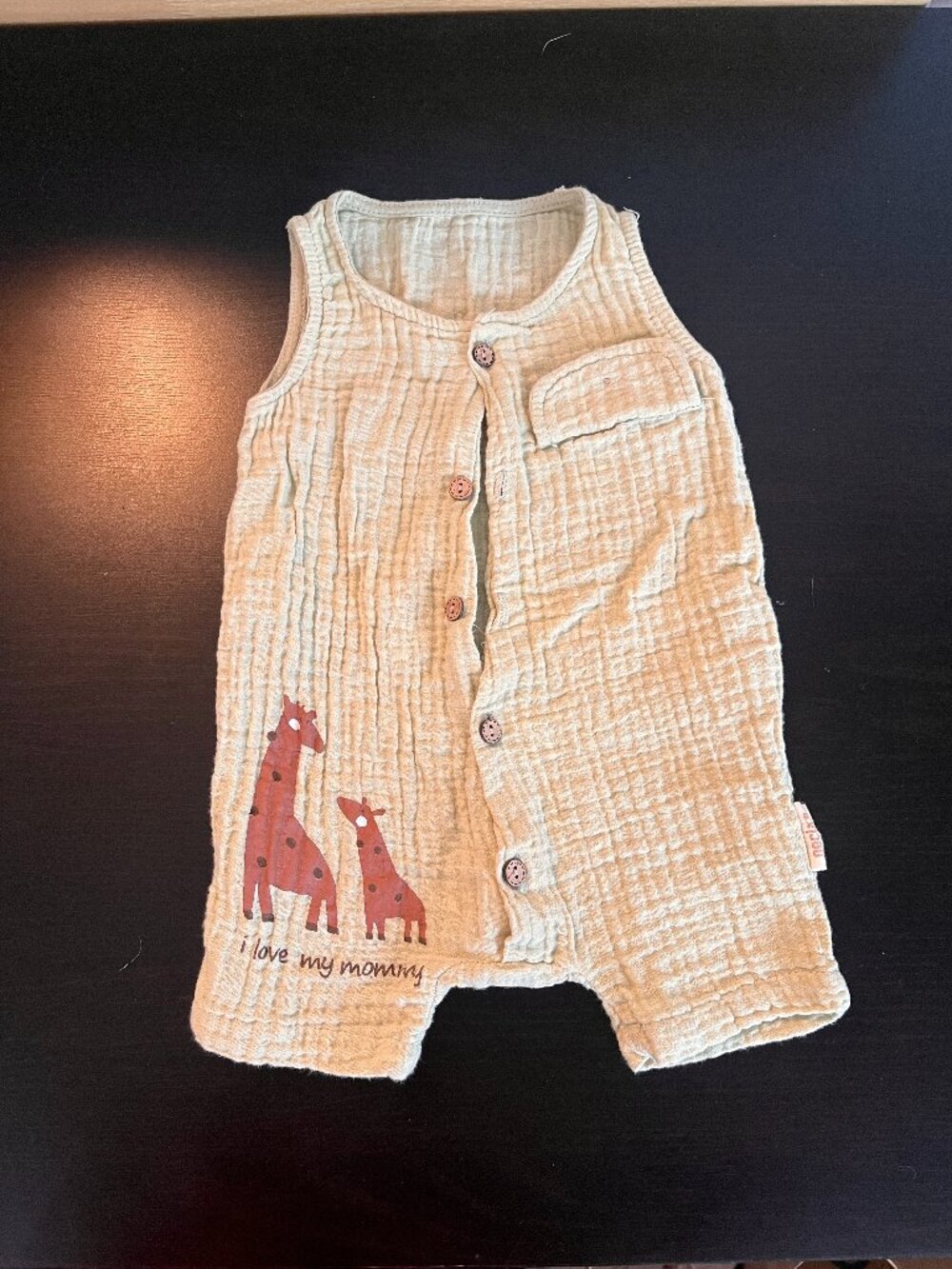 [$2 in a bundle] Necix's green cotton gauze one piece outfit with giraffes